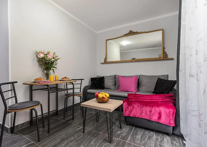Apartment Nina, 200M From The Old Town Of Porec