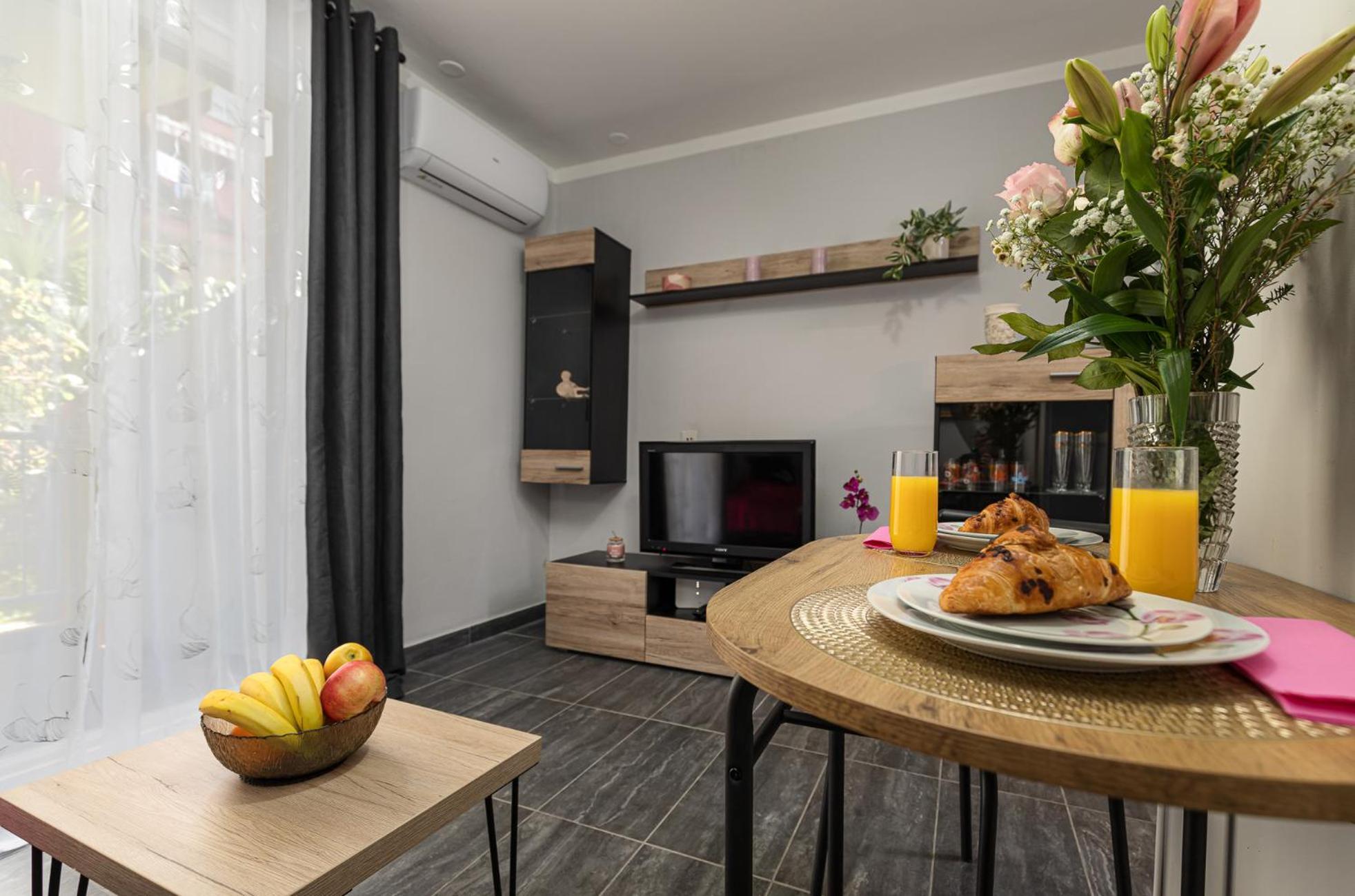 Nina, 200m From The Old Town Of Appartement *